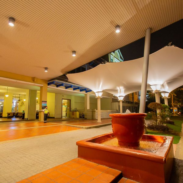 Entrance Shade 02