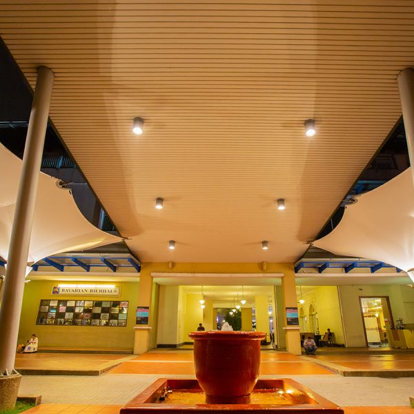 Entrance Shade 04